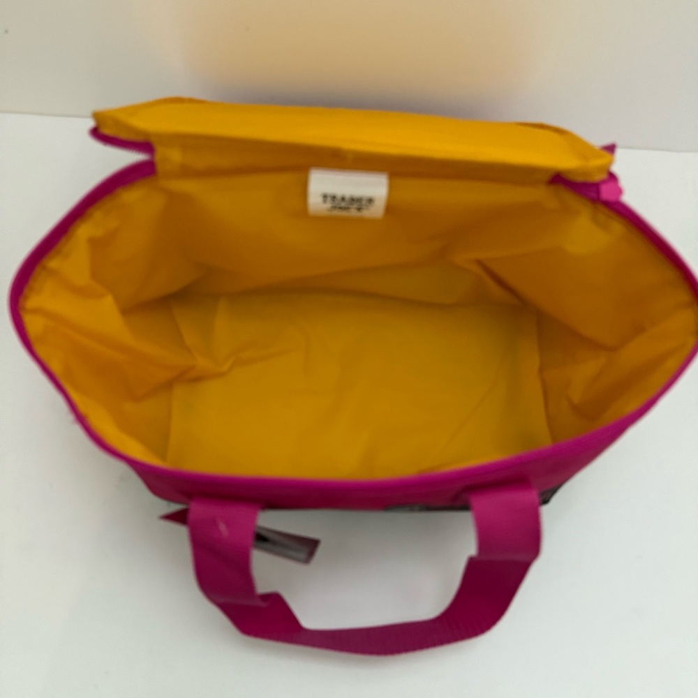 🆕 LAST ONE- New Trader Joe’s mini Hot  Pink Insulated Bag - Picture 5 of 8